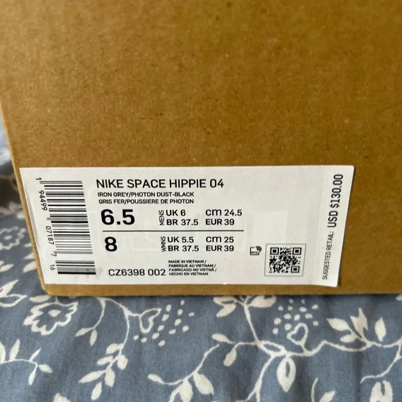 Nike Space Hippies women’s size 8, Men’s size 6.5 Back and Grey sneakers - Picture 5 of 5